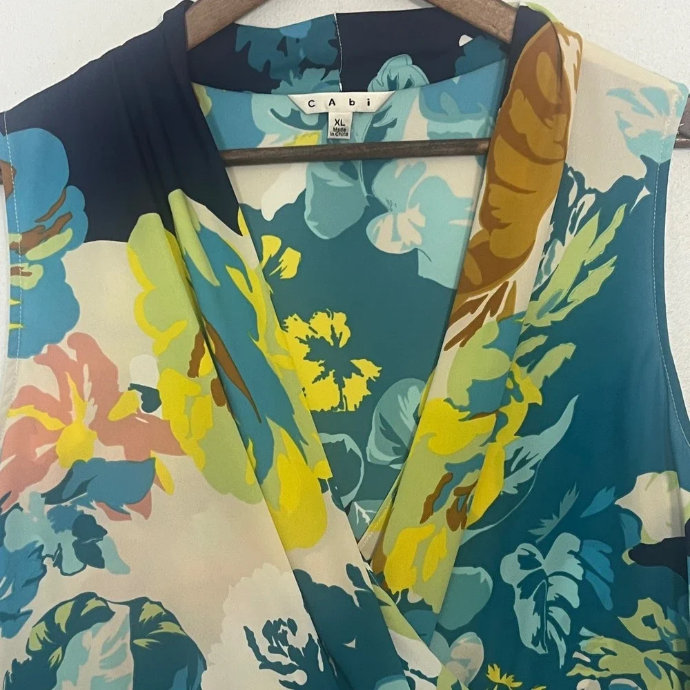 Cabi Sleeveless Blouse XL Blue Floral Faux Wrap Surplice Spring Blossom Career - Picture 5 of 13
